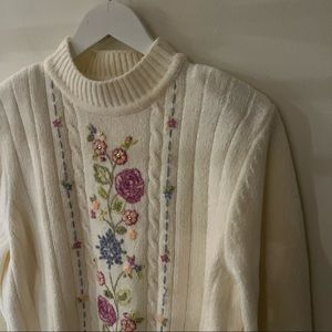 Vintage White Floral Embroidered Sweater Medium